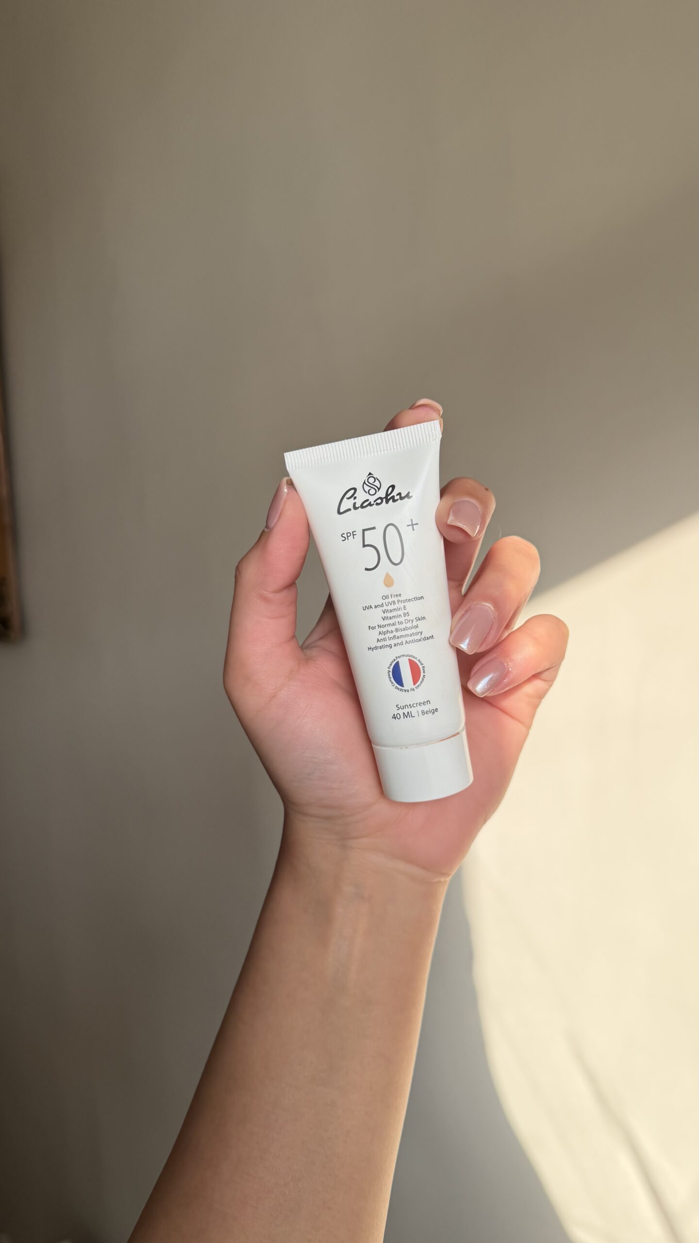 کرم ضدآفتاب رنگی بژ SPF 50 لیاشو