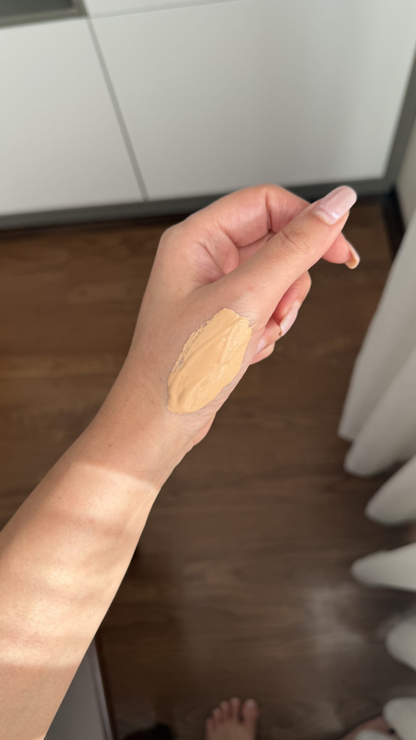 کرم ضدآفتاب رنگی بژ روشن SPF 50 لیاشو
