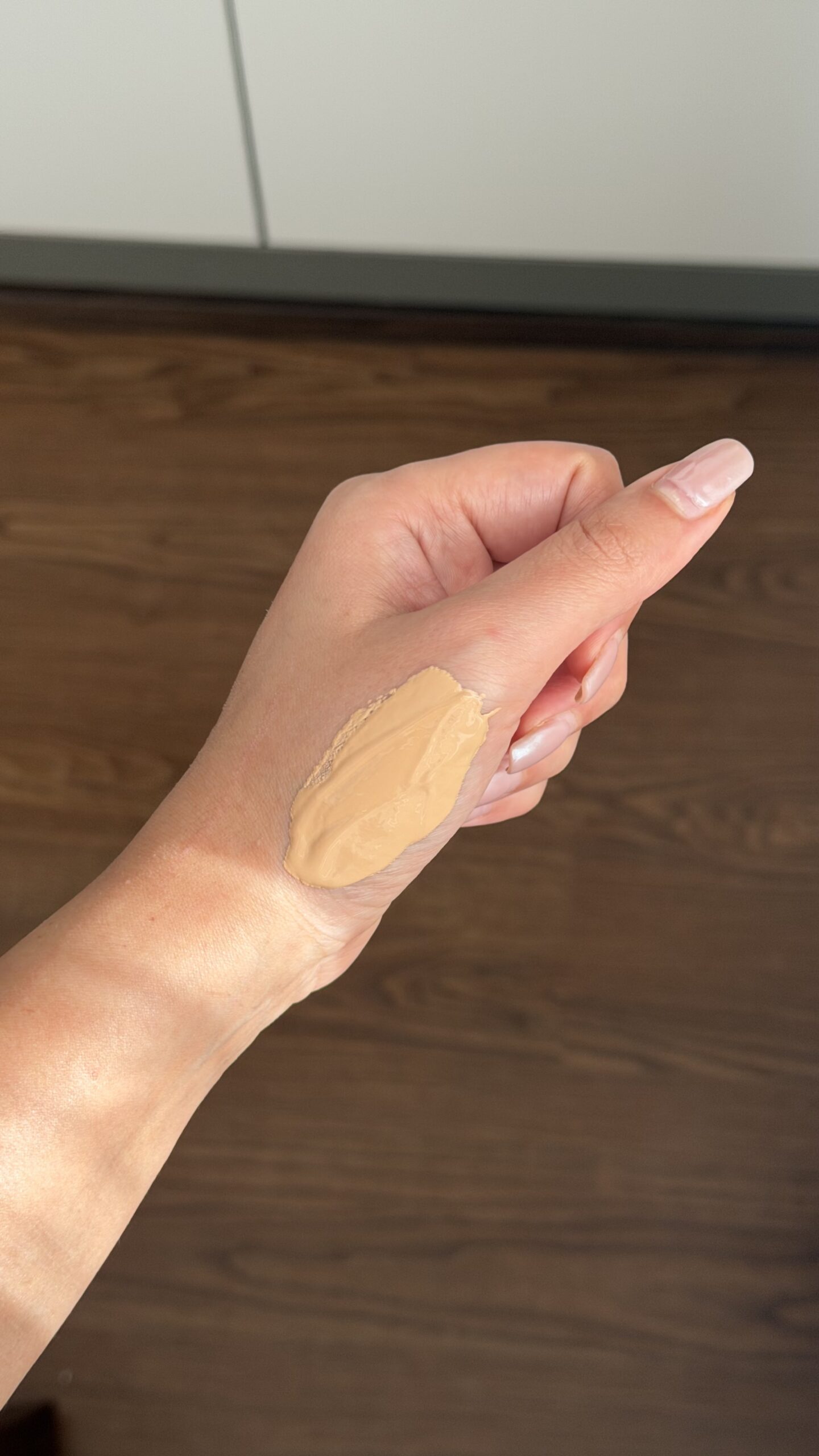 کرم ضدآفتاب رنگی بژ روشن SPF 50 لیاشو